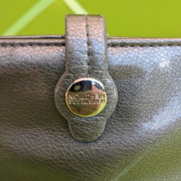 Kenneth Cole Reaction Multi-Pocket Silver Wallet - Picture 2 of 7